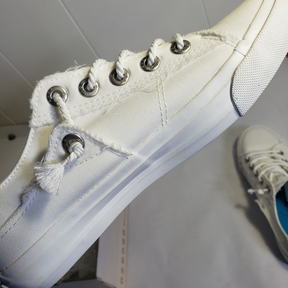 Blowfish White Canvas Sneakers Size 7 - Picture 12 of 16